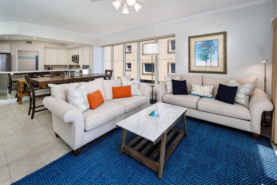 Living area - A pretty corner unit with a lot to offer