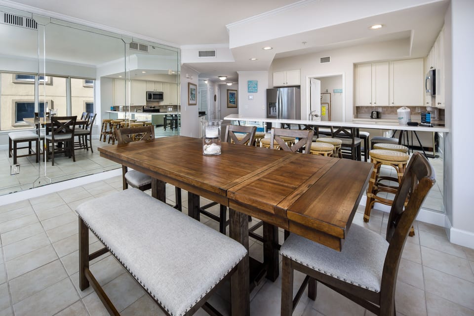 Dining area - Stylish dining room furniture
