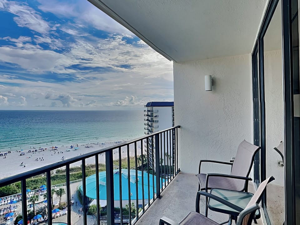 Welcome to Edgewater Tower I #1208