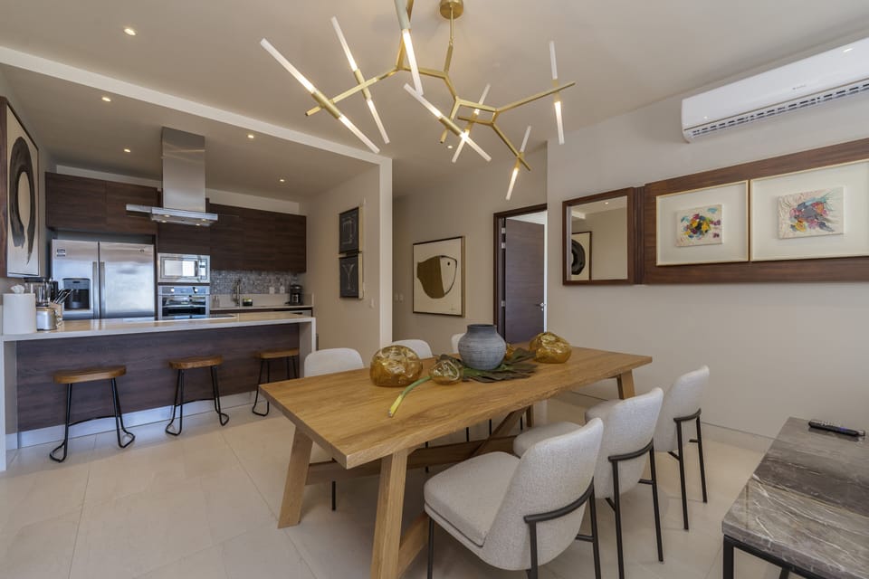 Dining room for 6.