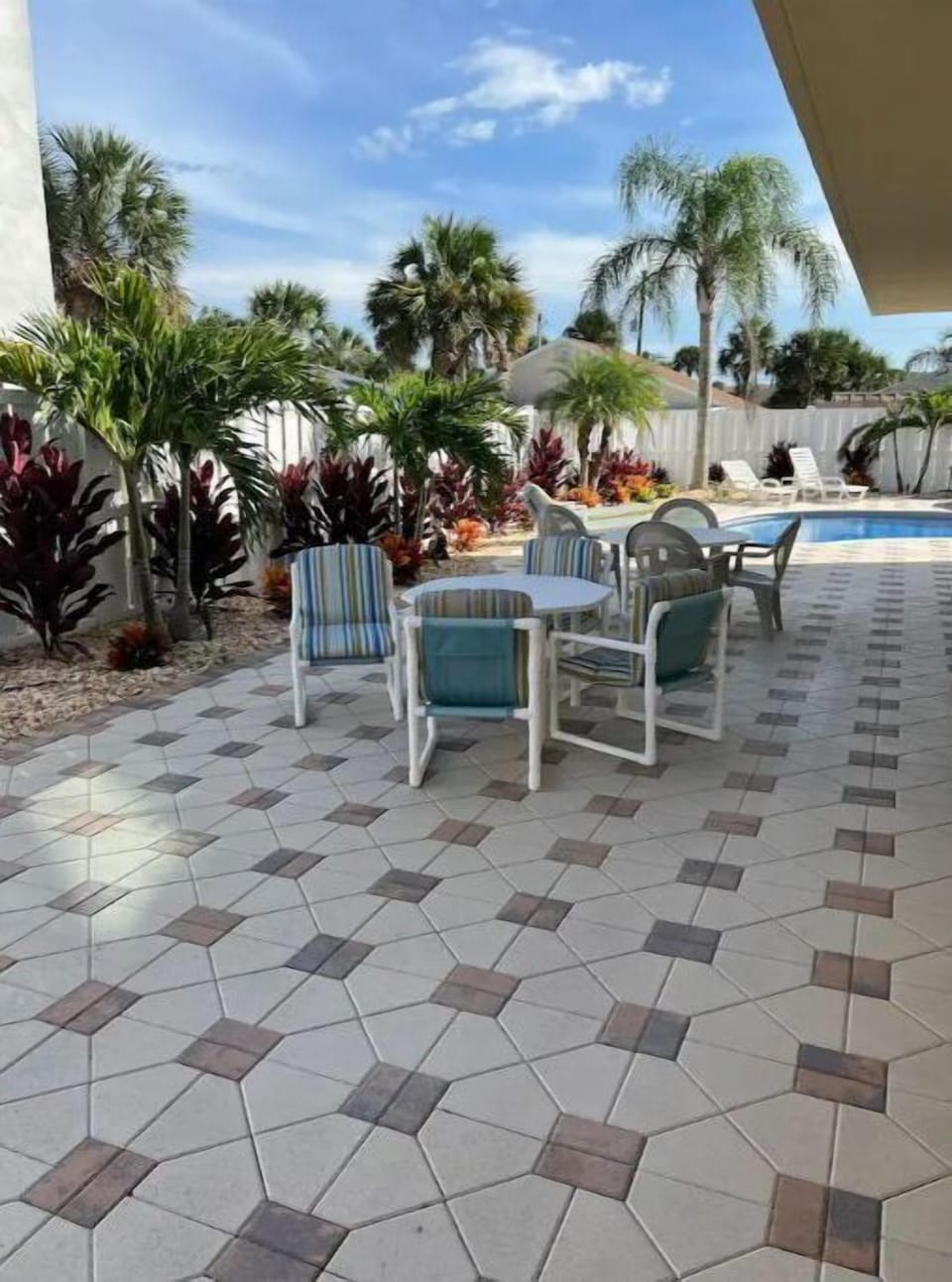 Outdoor Eating and sunning area