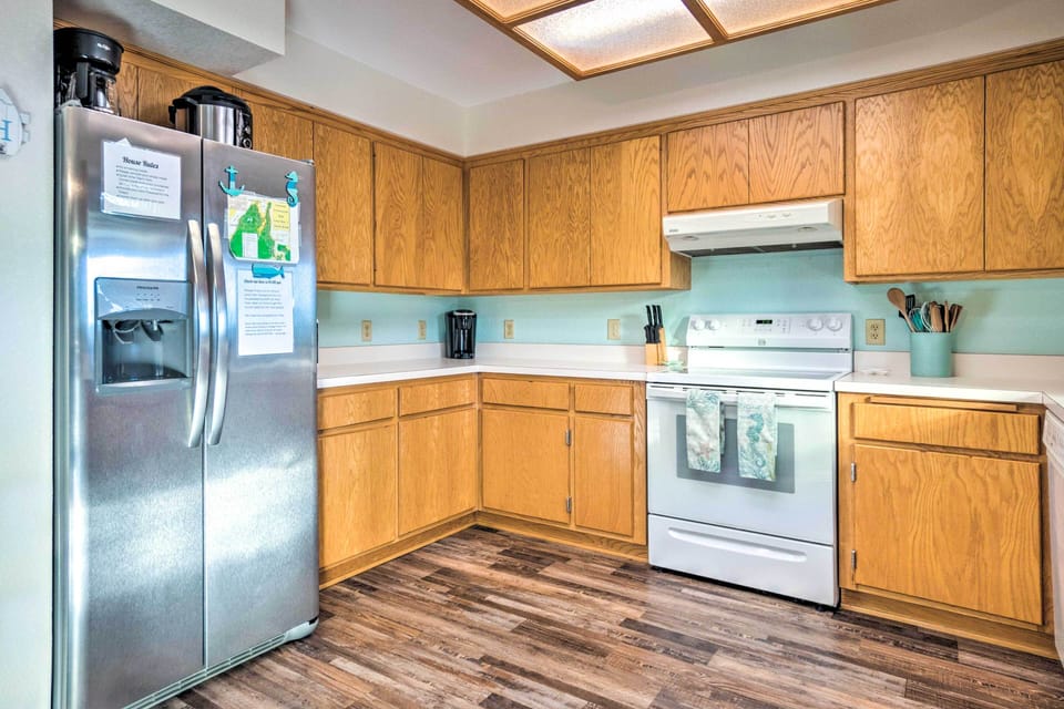 Kitchen | Cooking Basics | Coffee Maker | Paper Towels/Trash Bags Provided