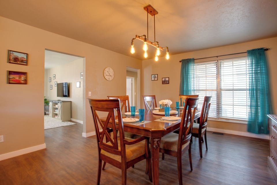 Dining Table | Dishware/Flatware Provided