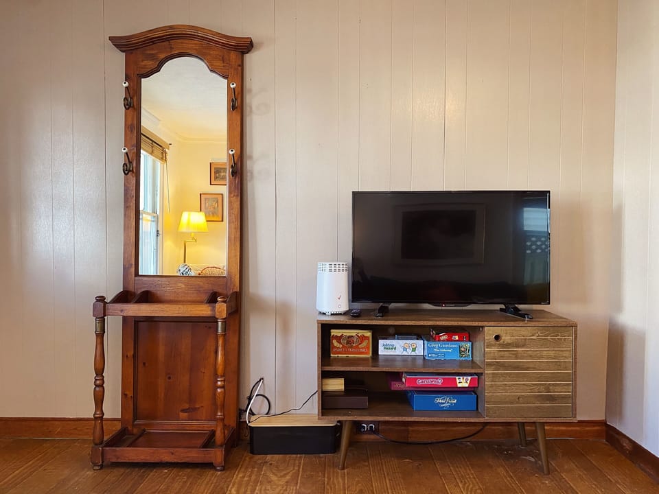 Living room 2 with Roku TV and selection of games