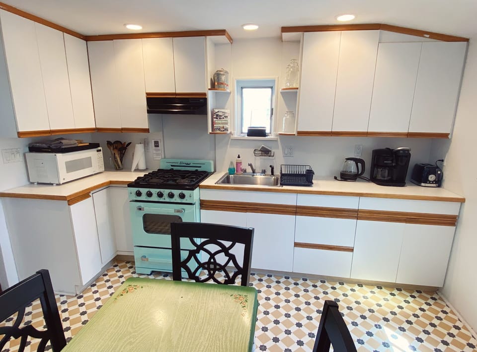 ''Well stocked & collective mix kitchen allows for easy meal prep’’ - Caroline B