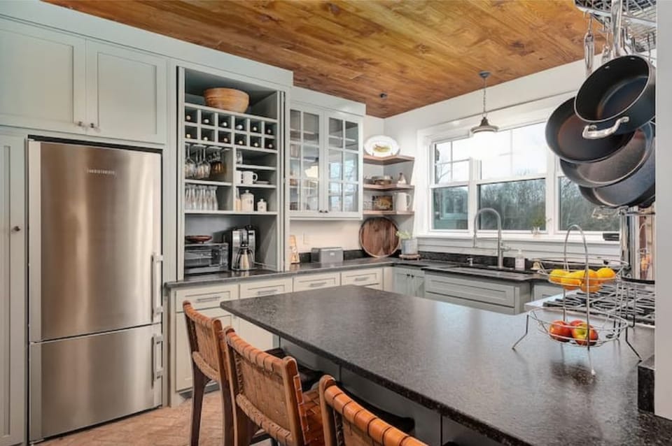 Kitchen with coffee bar