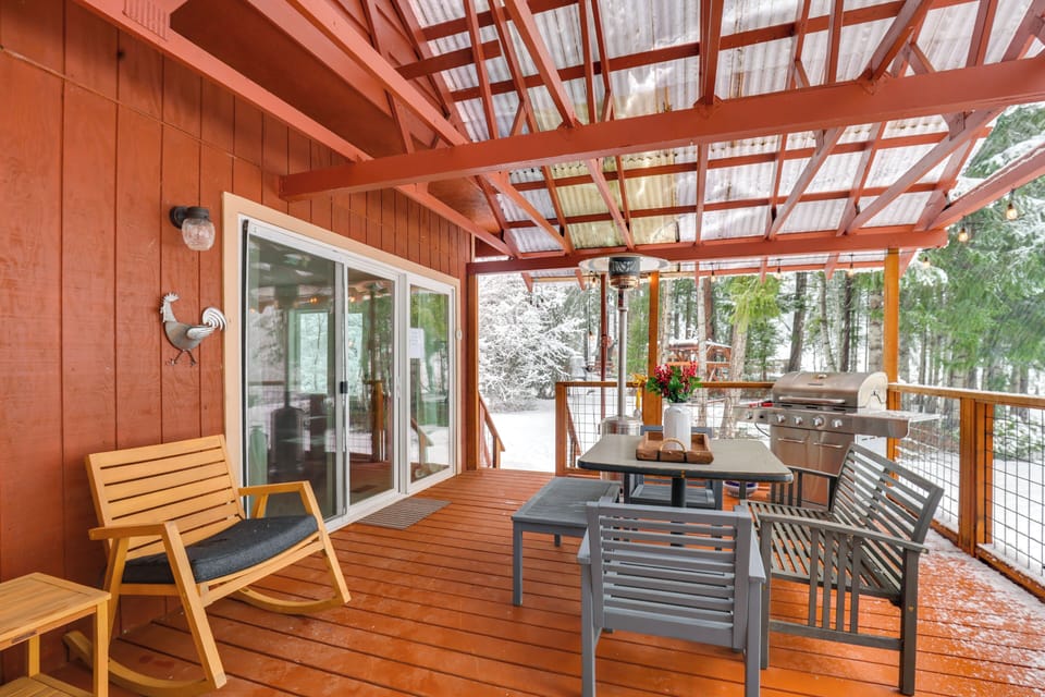 Deck | Gas Grill | Outdoor Dining Set | Patio Heater