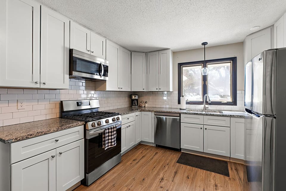 Brand New Fully Stocked Kitchen