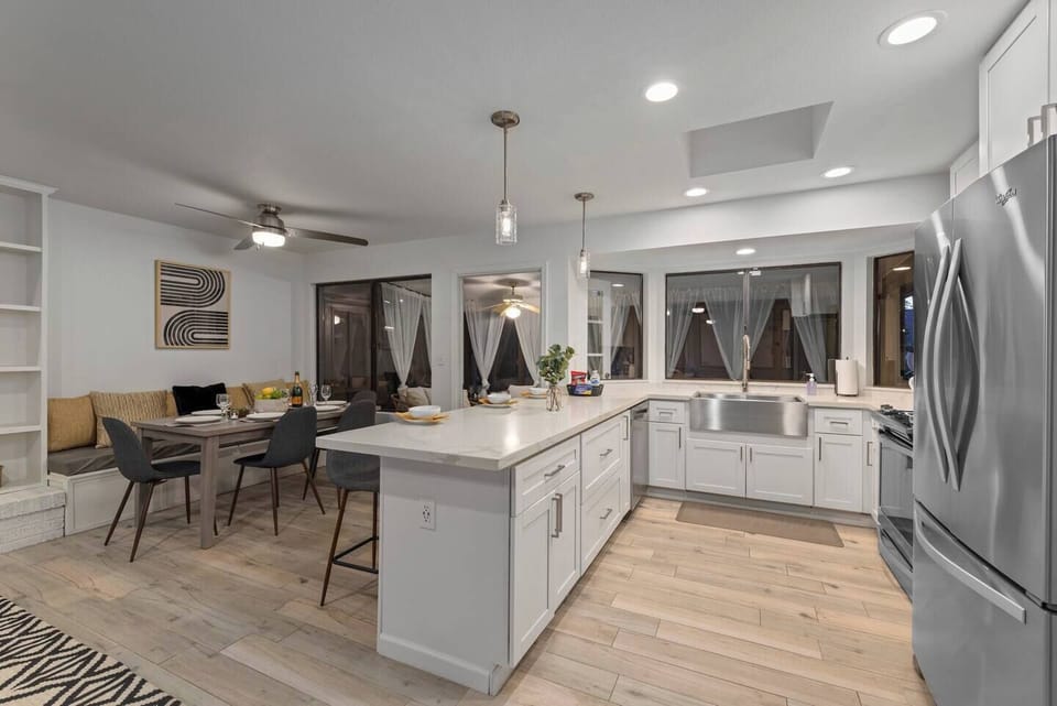 Large open kitchen with full size appliances. 