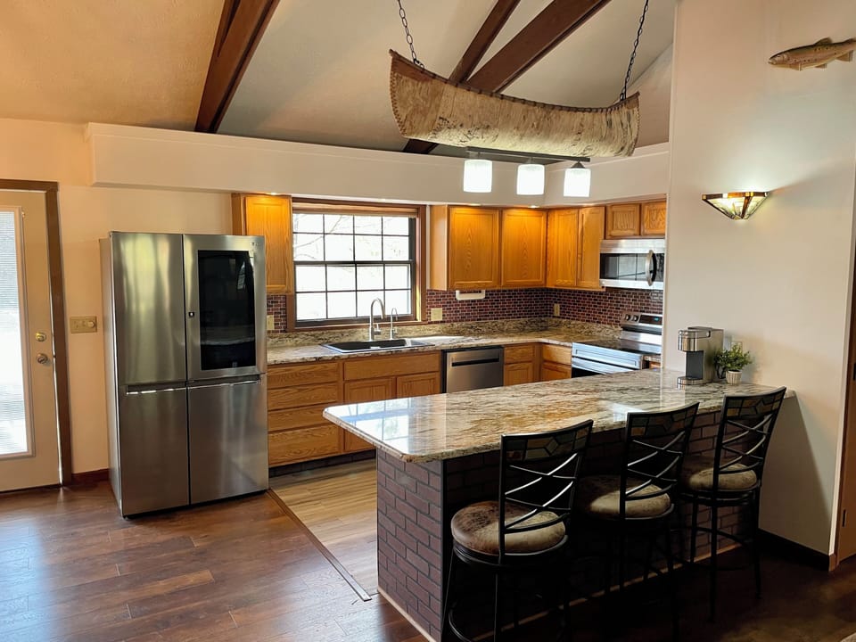 Spacious refrigerator with lots of counter space to prep and cook
