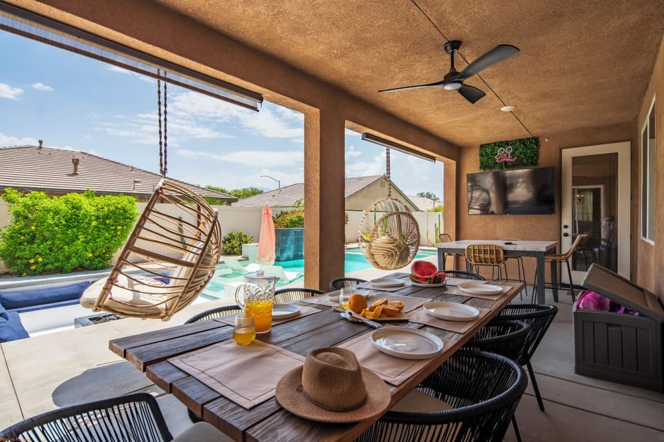 Bar table and stools for a nice drink by the pool. There's also a Margarita Blender in the kitchen, perfect for making those super fun drinks!