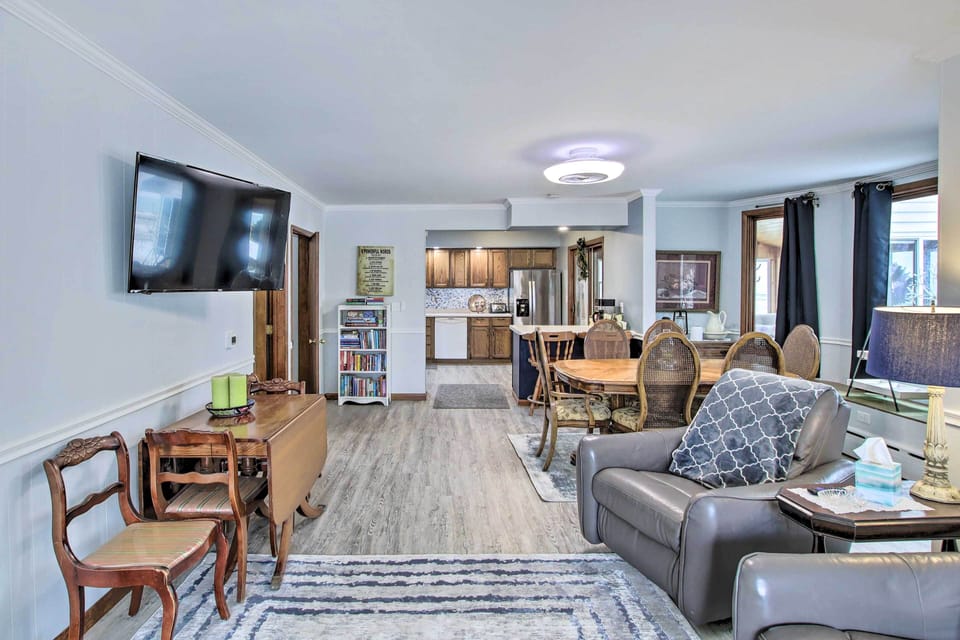 Living Area | Smart TV | Central Heating & A/C