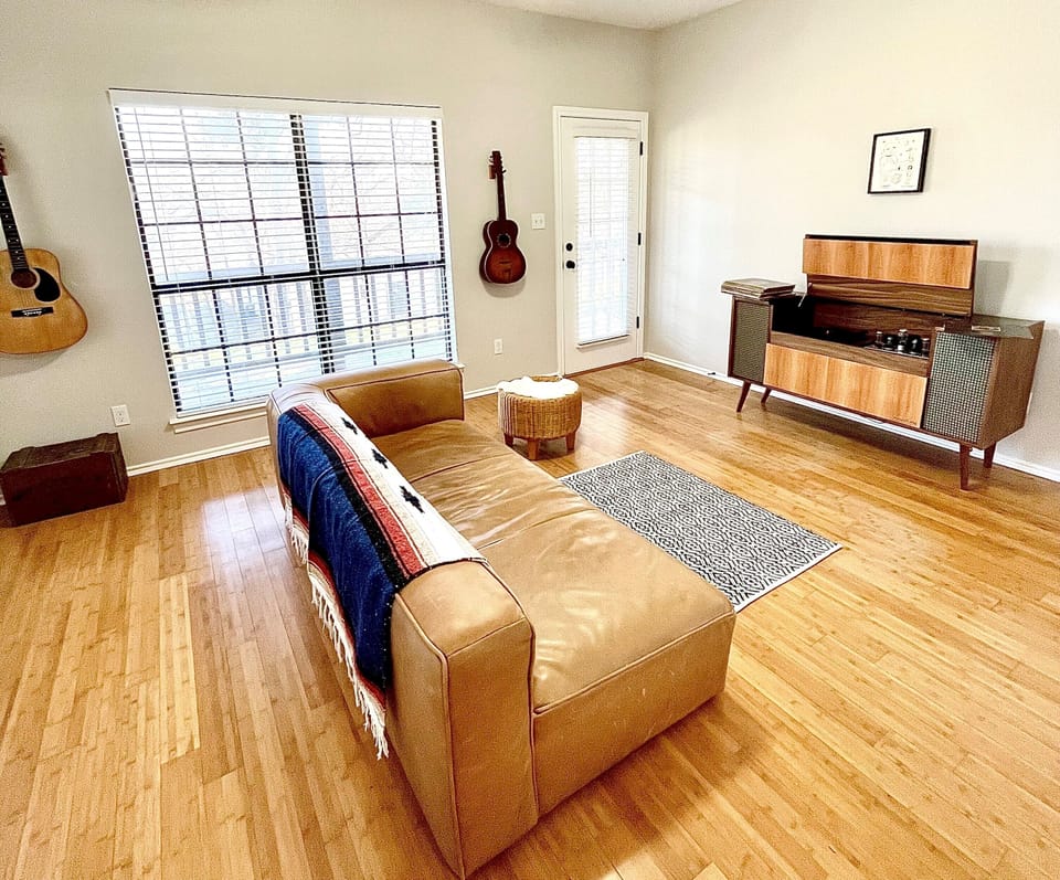 Music room / Office with record player and desk 