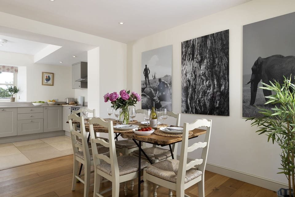 1 Manor Farm Cottage Dining Room - StayCotswold