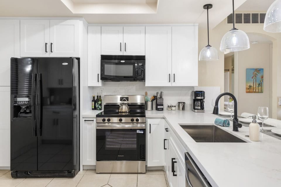 Designer Kitchen - fridge w/ice, all cookware, place settings and more!