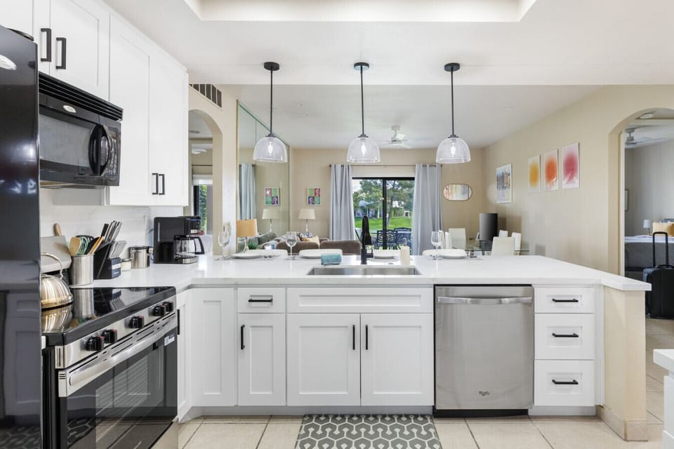 Designer Kitchen with everything you need!