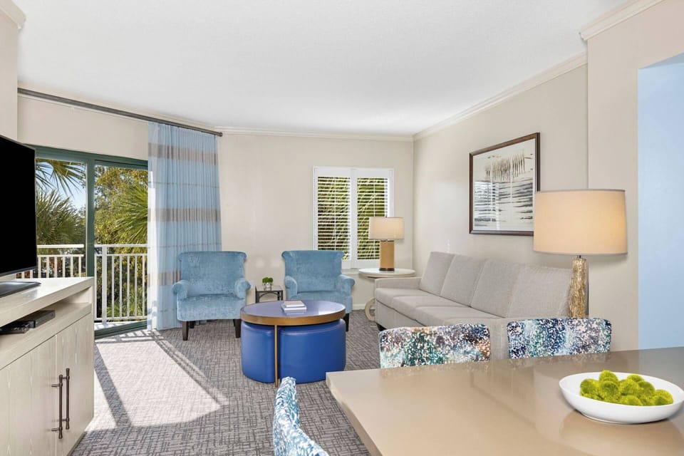 Spacious Living Room for up to 8 guests (Garden View)..