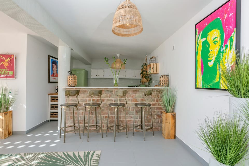 Summer Kitchen Bar