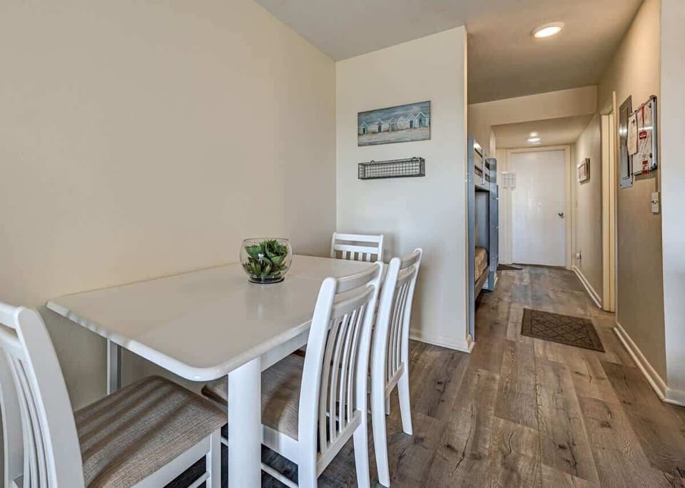 Dining Table Seats 4