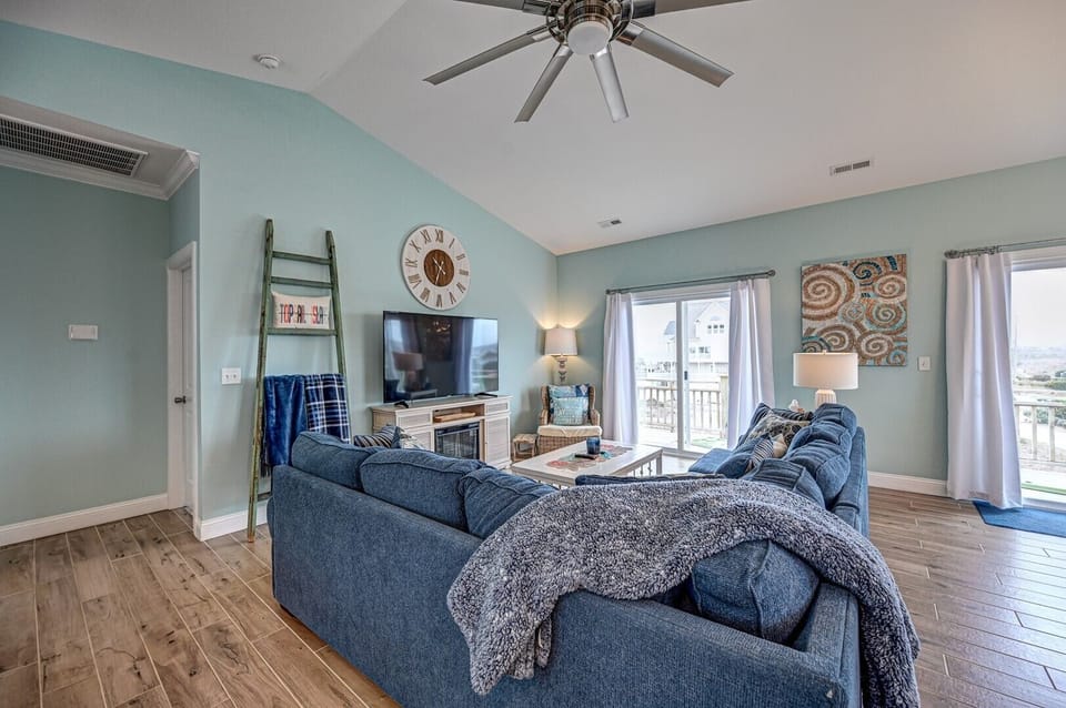 Great Room with Ocean View Sun Deck