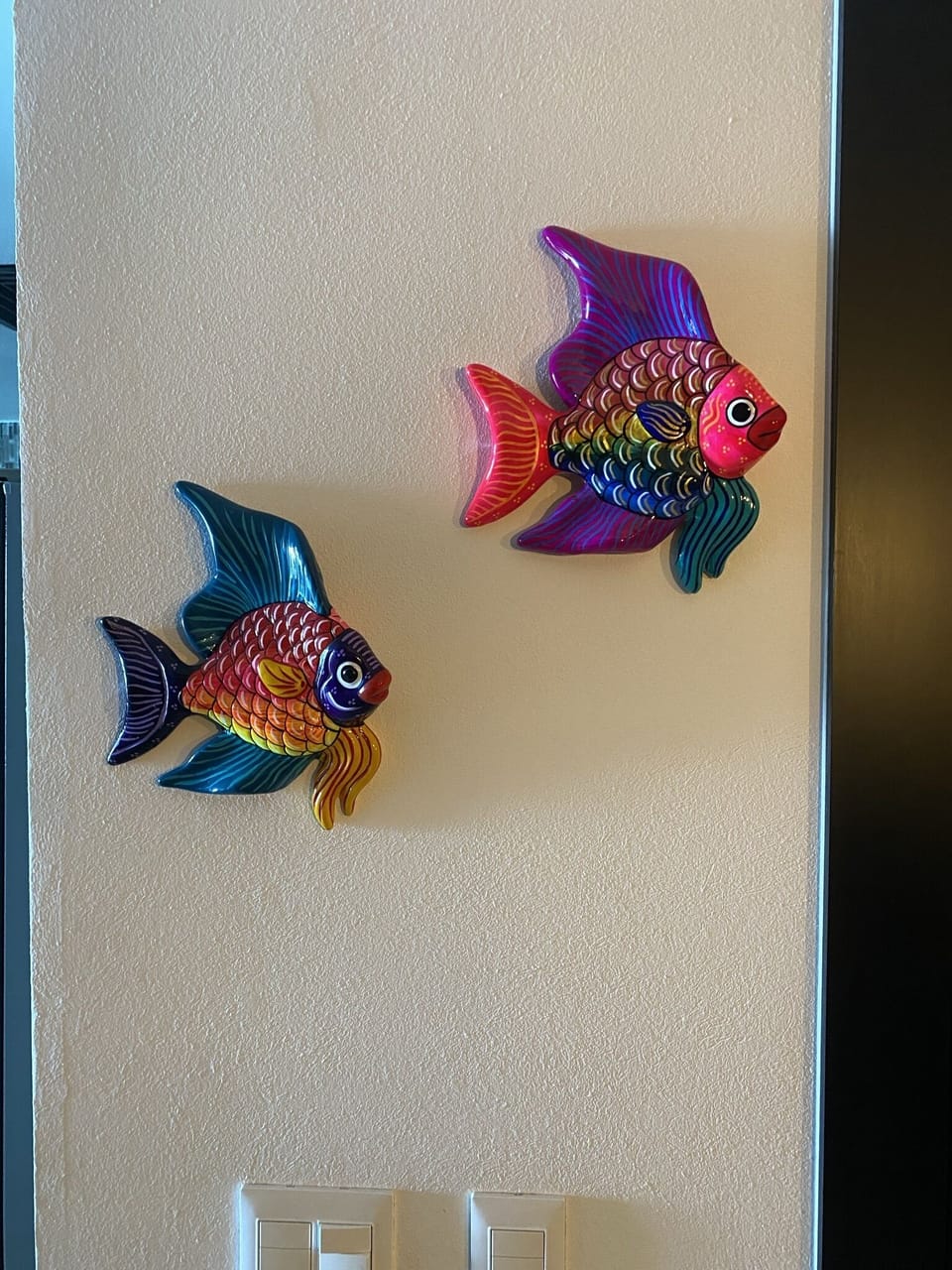 A variety of wall art to accent the beach 