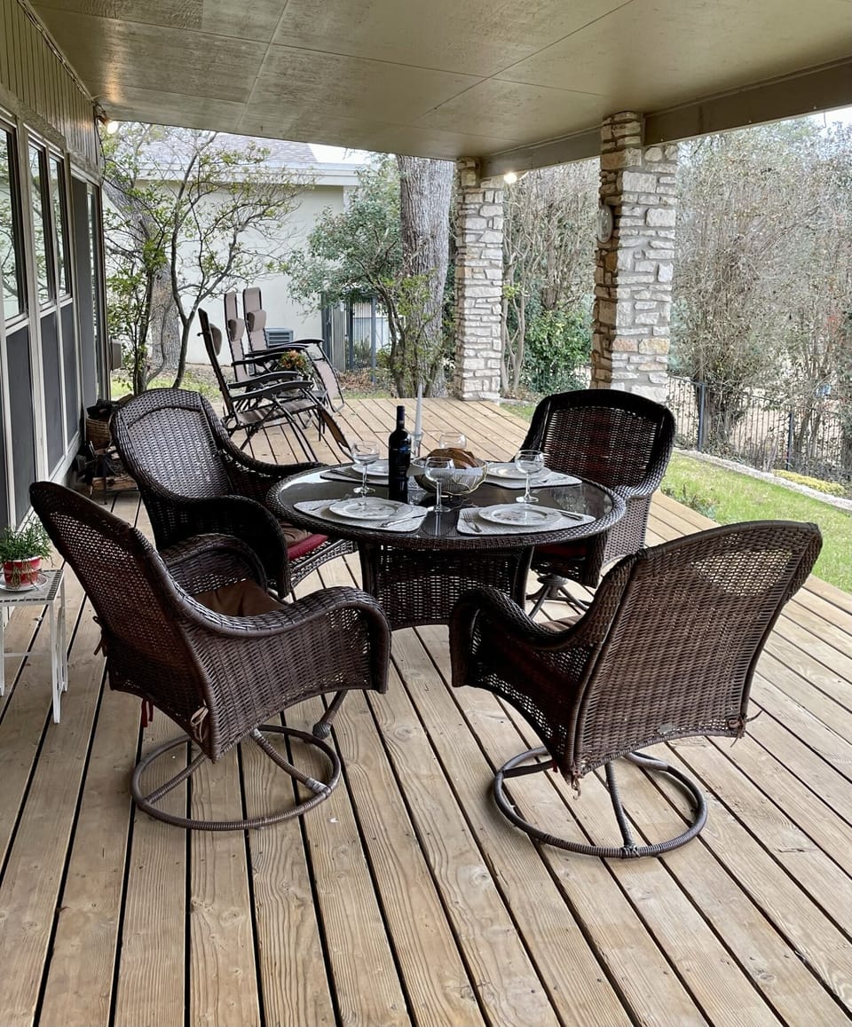Outdoor dining