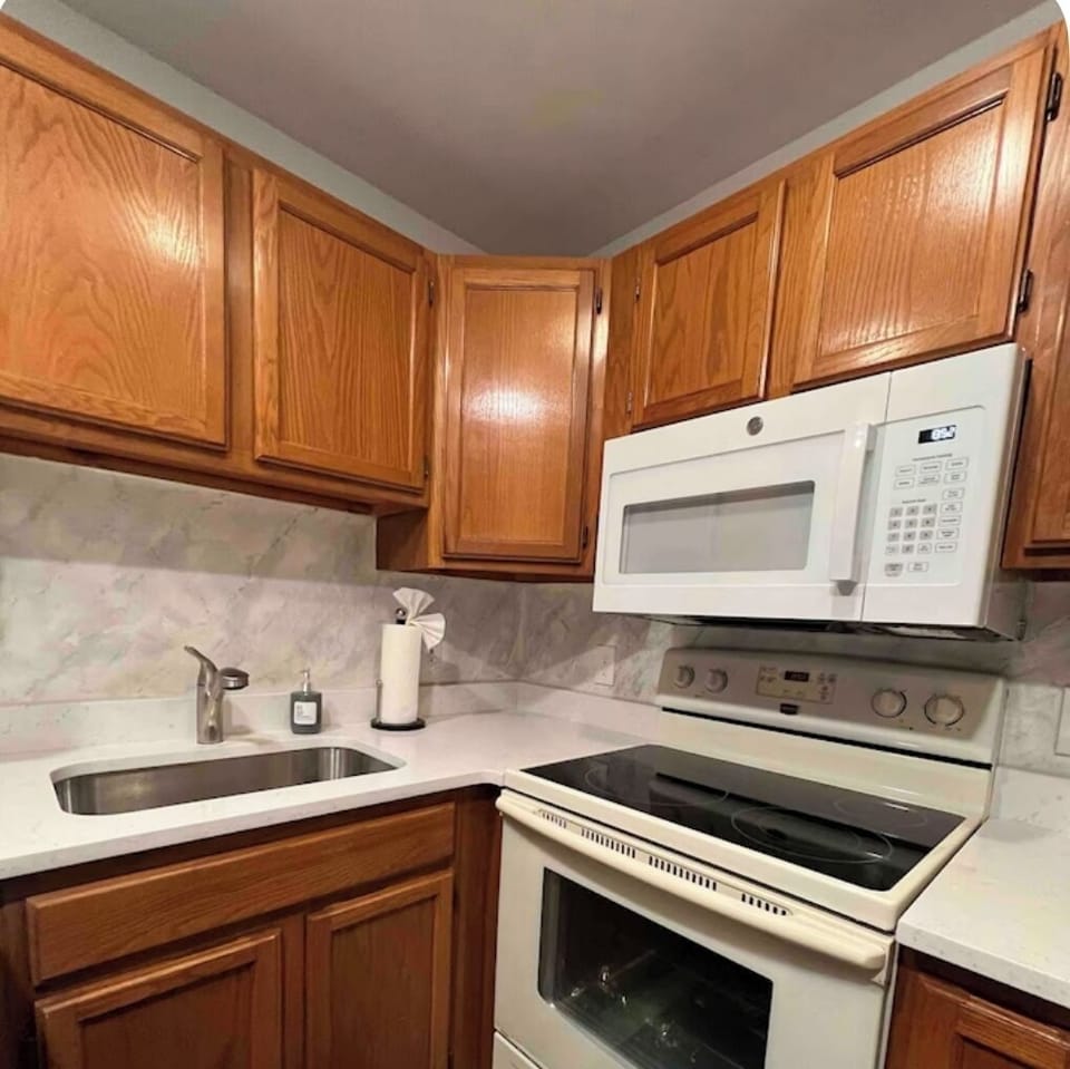 Full kitchen