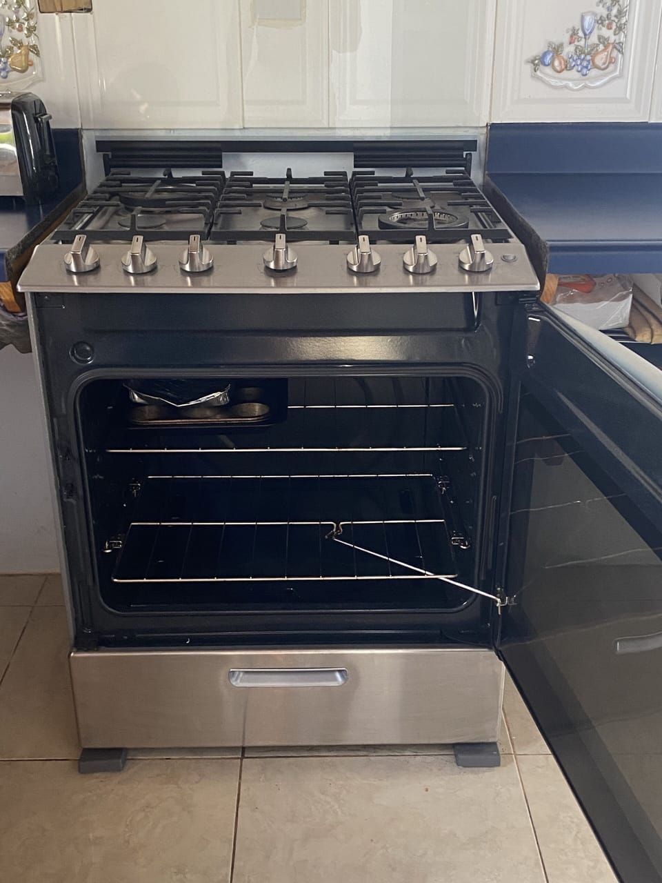 Large 6 burner cooker with oven