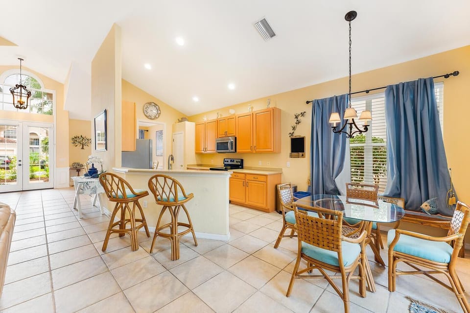 Breakfast Area off Kitchen