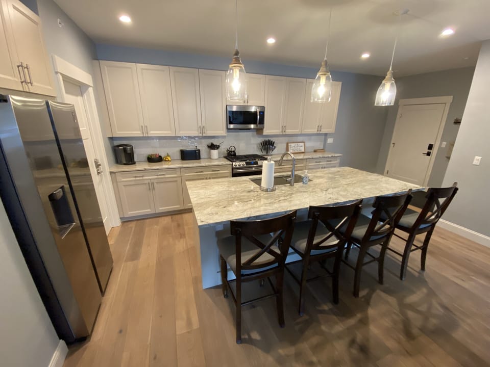 The kitchen island makes for convenient dinning. 