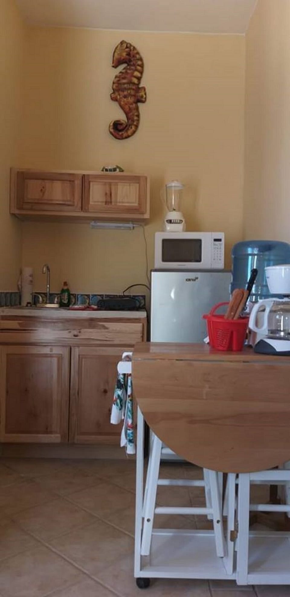 KITCHENETTE TABLE AND COUNTER.