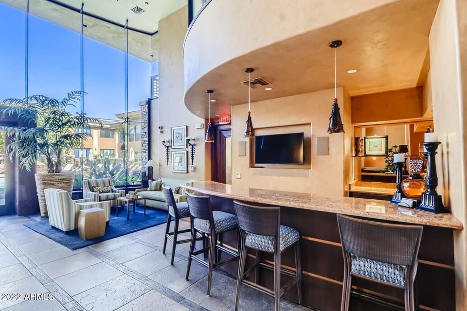 CLUBHOUSE BAR
