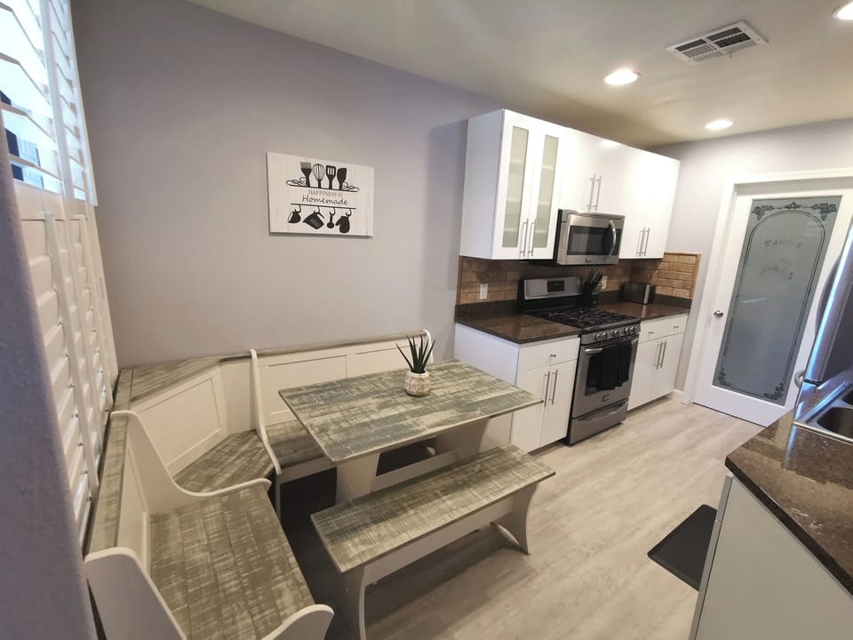 kitchen/Dining