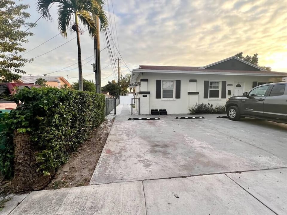 2224 #3 · Lovely apartment Near Calle 8 and Brickell (301)