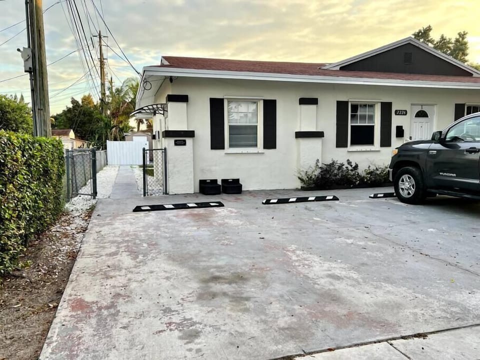 2224 #3 · Lovely apartment Near Calle 8 and Brickell (311)