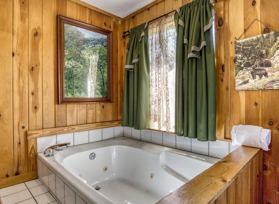 Wears Valley Vacation Rental - Emerald Forest - Bedroom 1 with whirlpool tub