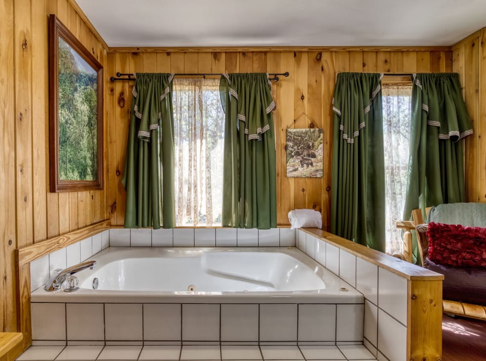 Wears Valley Vacation Rental - Emerald Forest - Bedroom 1 with on suite whirlpool tub