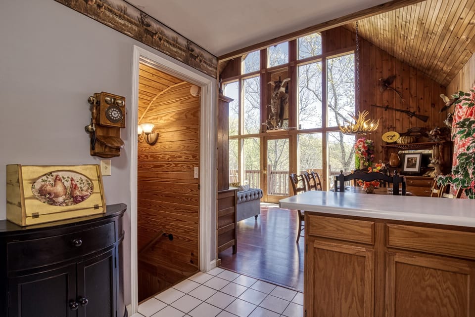Smoky Mountain Cabin - Emerald Forest - Fully furnished kitchen and living room