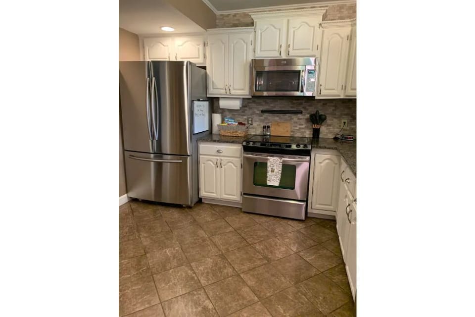 Fully Stocked Kitchen- 