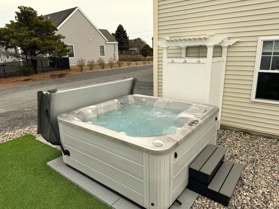 Hot Tub and Outdoor Shower (Cold & Hot Water)