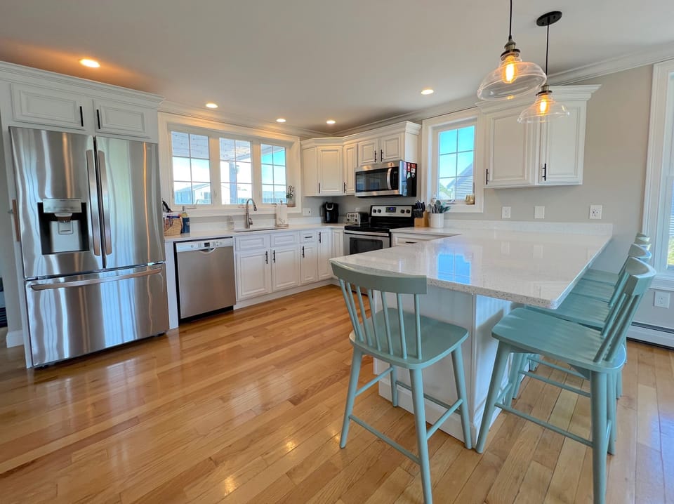 Kitchen and 5 Seat Breakfast Bar