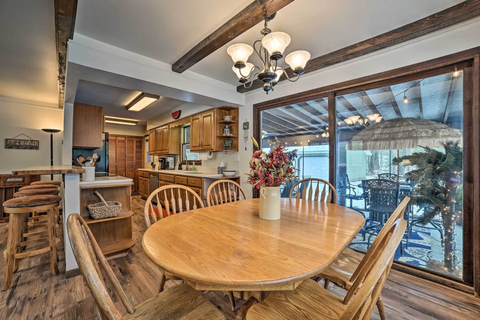 Dining Area | Dishware/Flatware