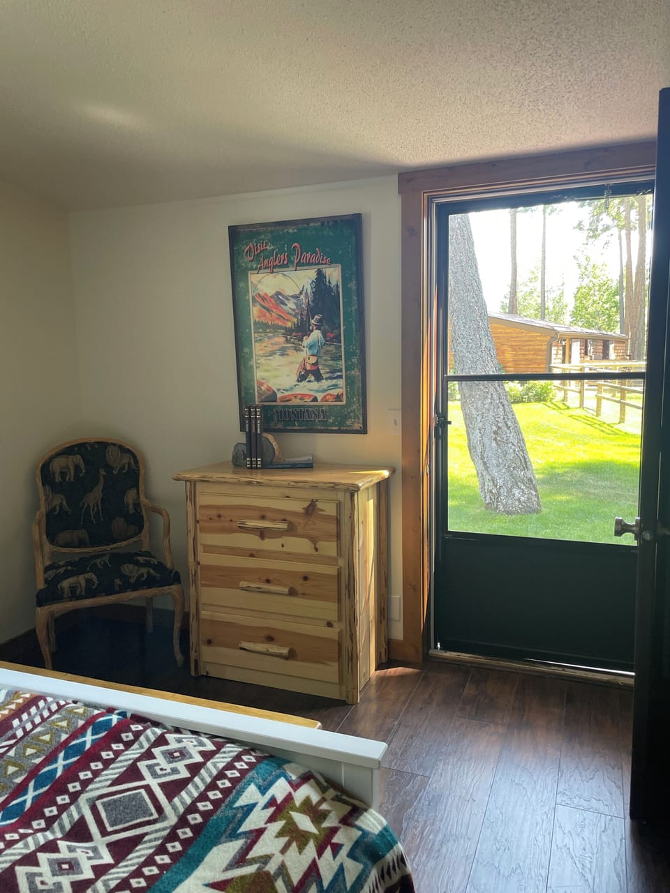 Guest room with view of pasture 
