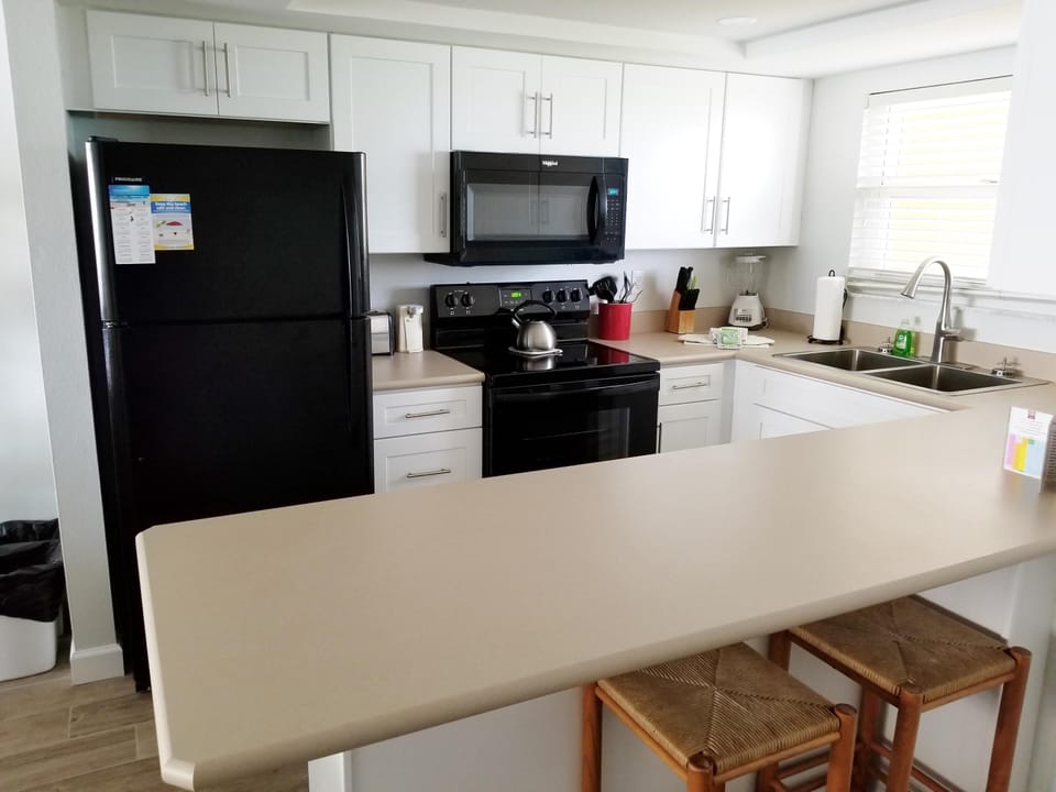 Full kitchen