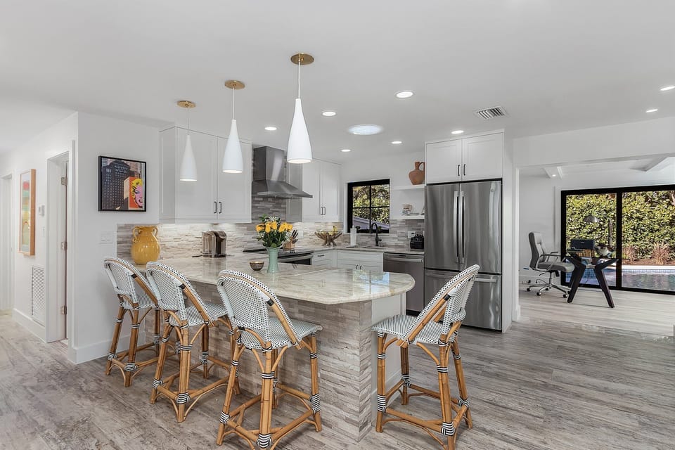 EAT IN KITCHEN