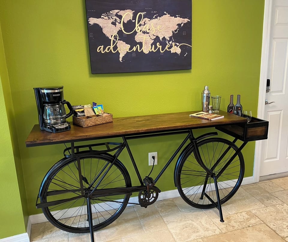 Coffee/drink bar.