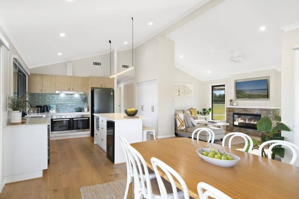 Kitchen, Dining, Lounge