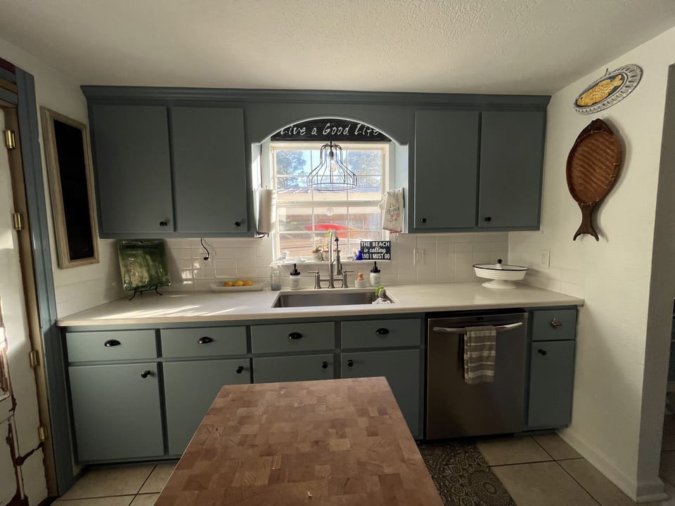 Fully equipped kitchen with all the latest and greatest features.