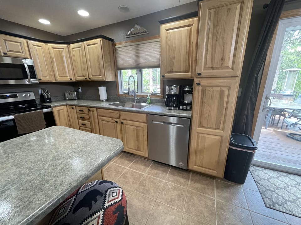Open kitchen, all new appliances including coffee maker and keurig