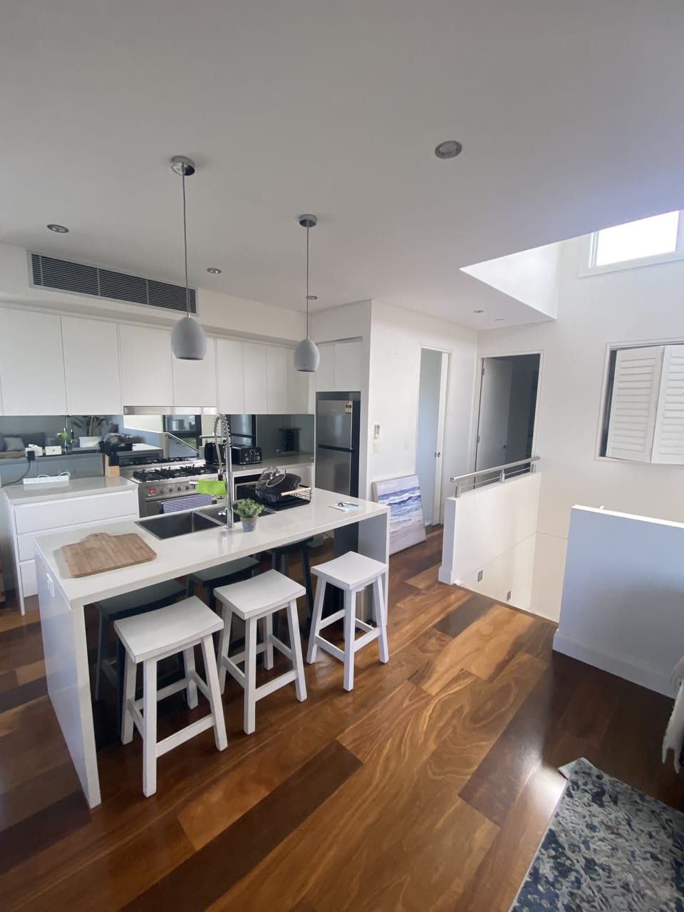 Kitchen and breakfast bar